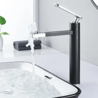 Смеситель для раковины Shevanik S6611H с поворотным носиком чёрный/хром